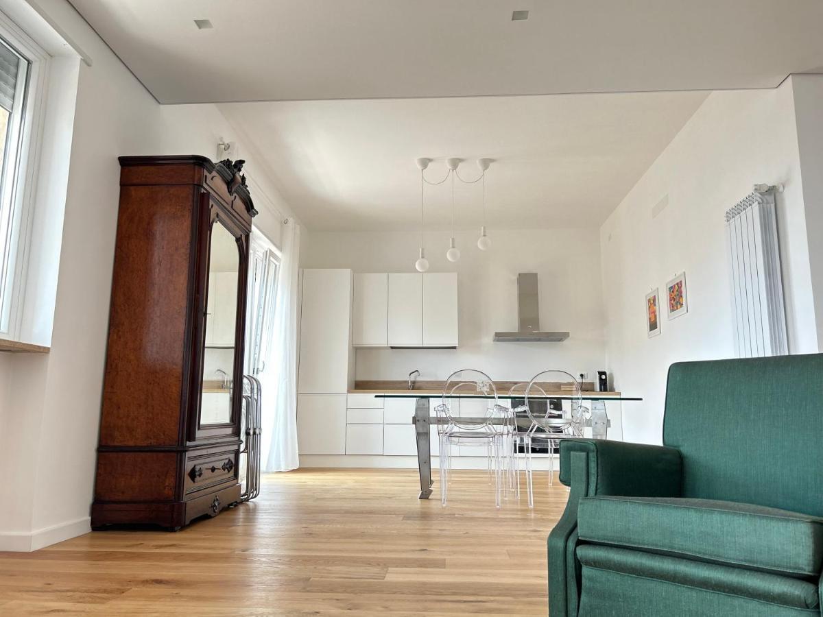 A Casa Di Roberta Apartment Salerno Luaran gambar