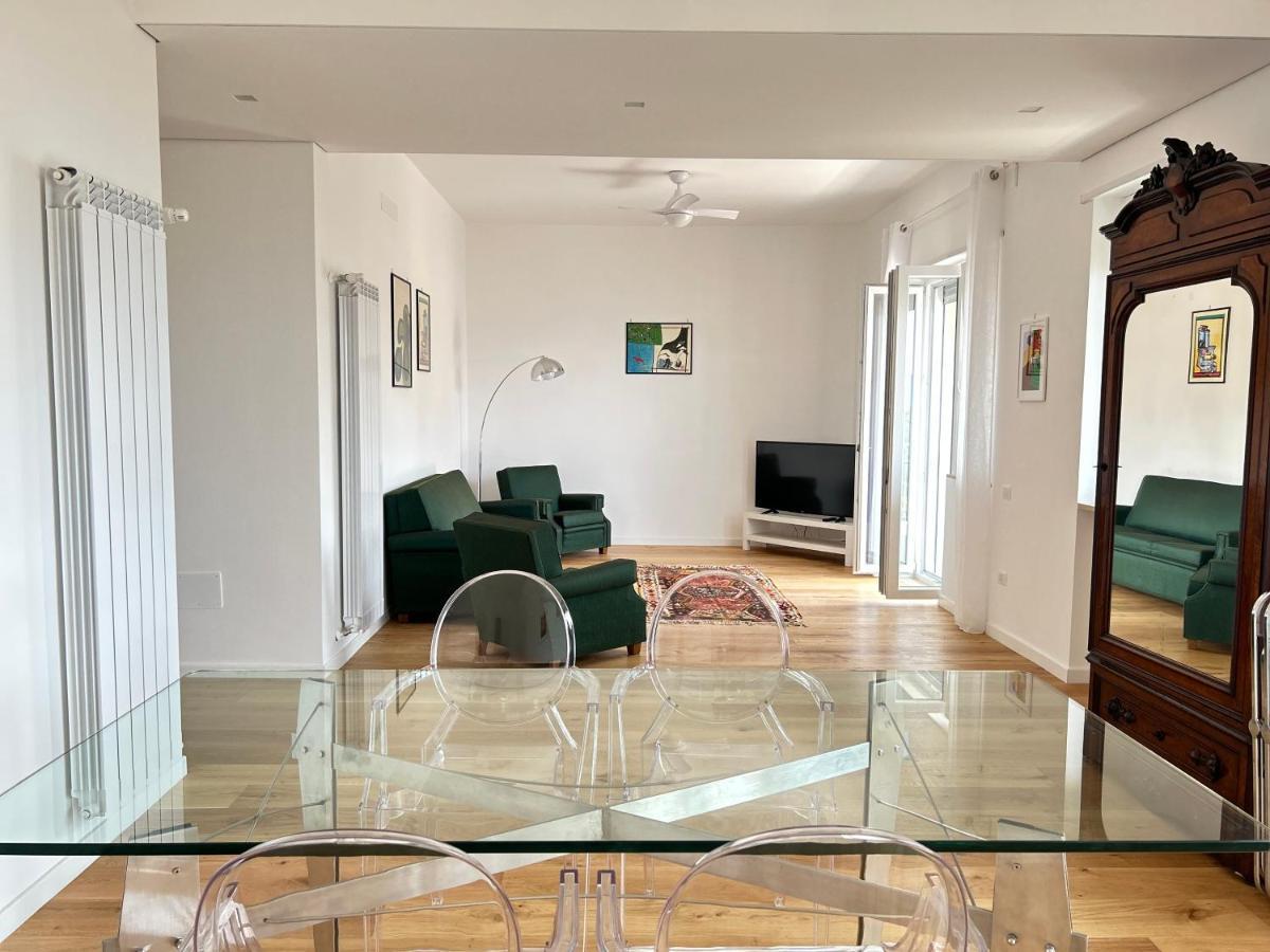 A Casa Di Roberta Apartment Salerno Luaran gambar