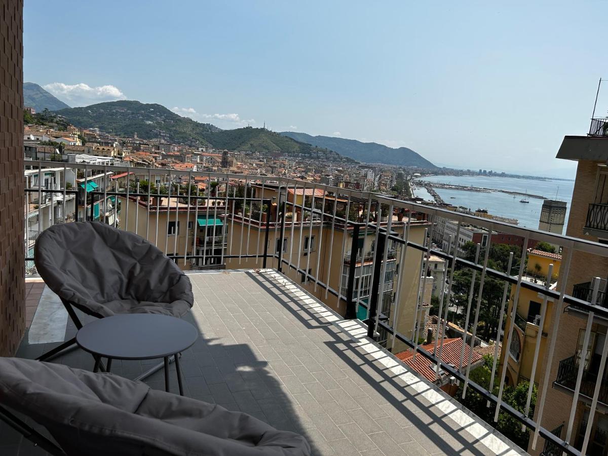 A Casa Di Roberta Apartment Salerno Luaran gambar