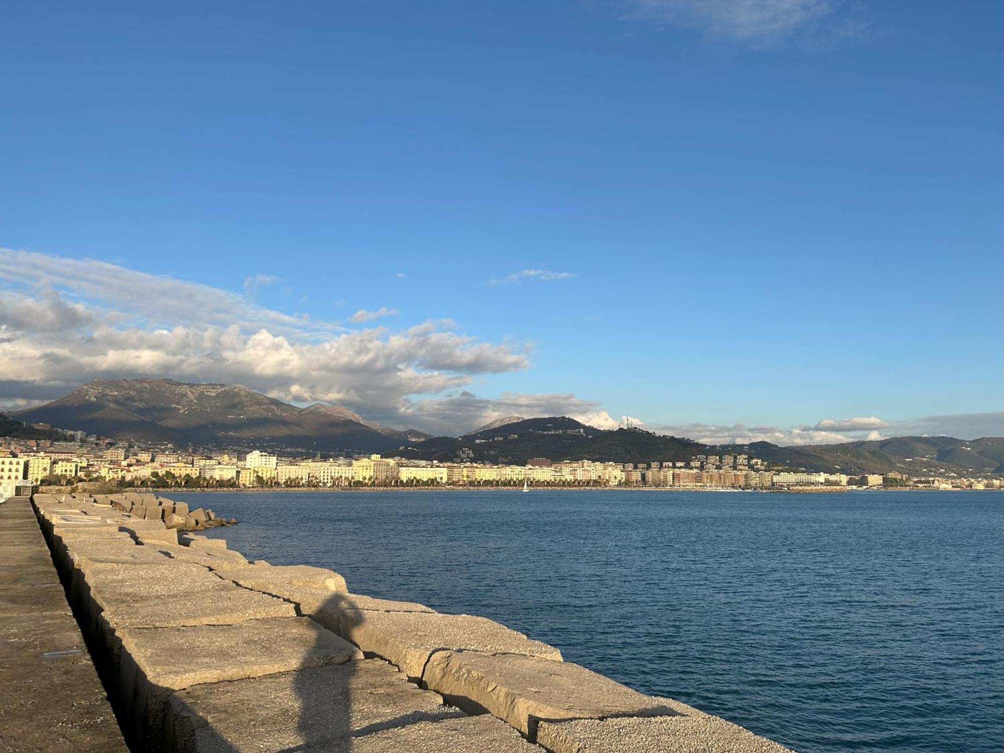 A Casa Di Roberta Apartment Salerno Luaran gambar
