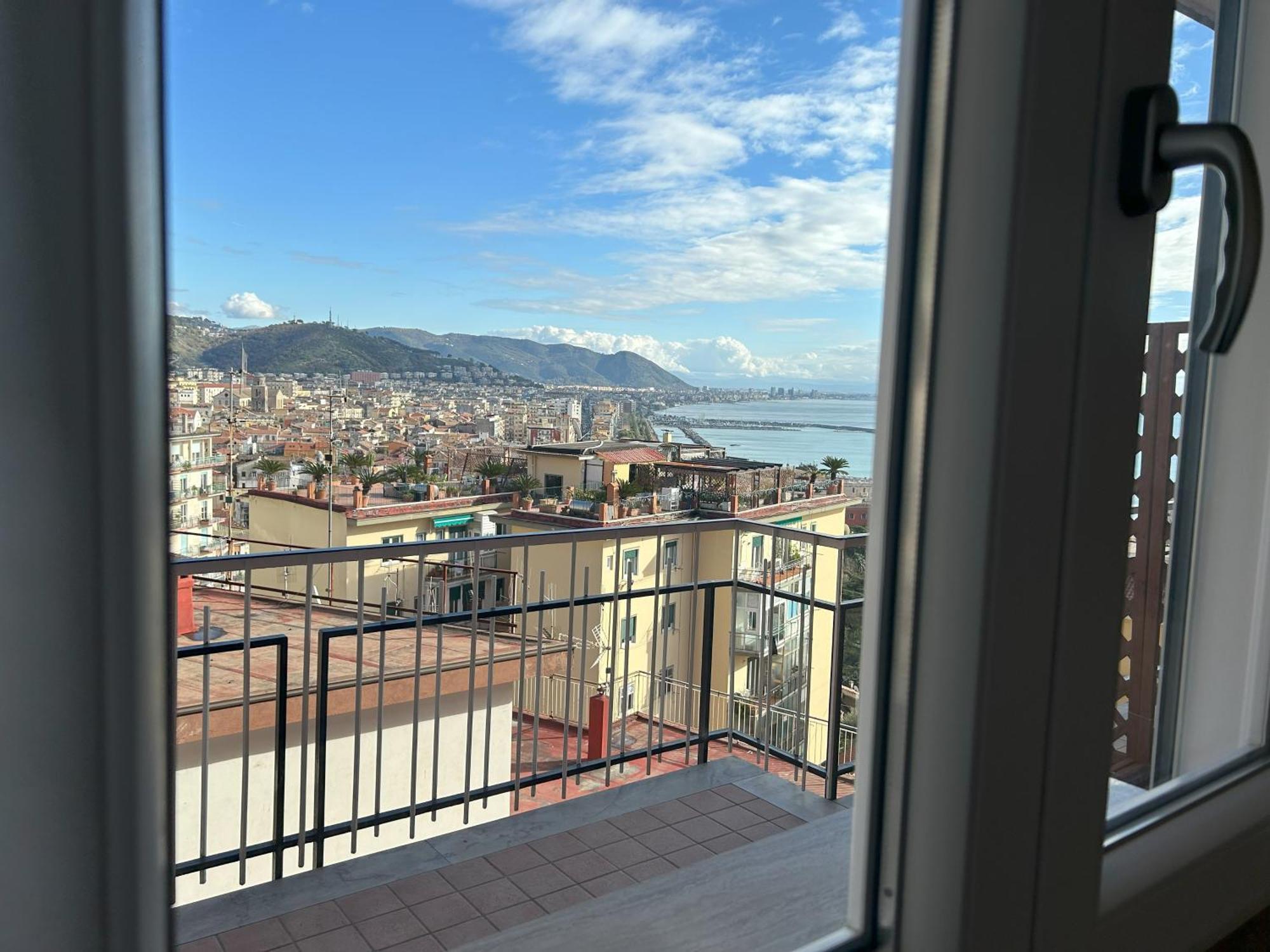 A Casa Di Roberta Apartment Salerno Luaran gambar